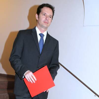 Erstes Polit-Opfer im Finanzskandal