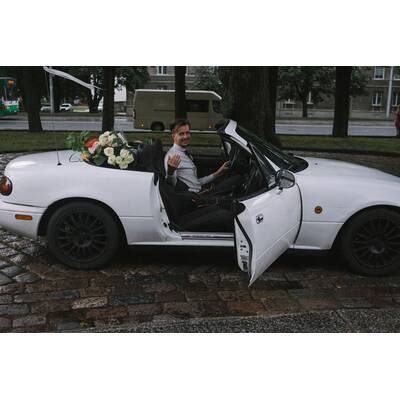 Braut knipst eigene Hochzeitsfotos 