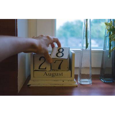 Braut knipst eigene Hochzeitsfotos 