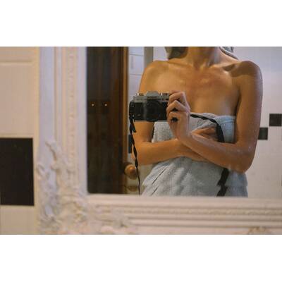 Braut knipst eigene Hochzeitsfotos 