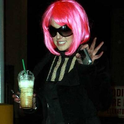 Britney Spears färbt sich ihre Haare selber!