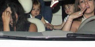 Britney fährt Auto - Söhne verängstigt am Rücksitz