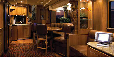 Kutcher zeigt seinen coolen Onkel-Bus