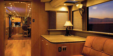 Kutcher zeigt seinen coolen Onkel-Bus