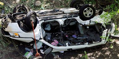 Horror-Crash: Auto stürzt von Brücke 