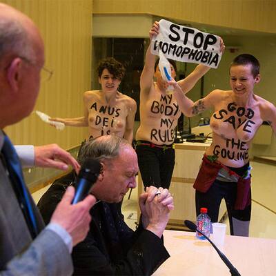 Nackt-Attacke auf Bischof in Brüssel 