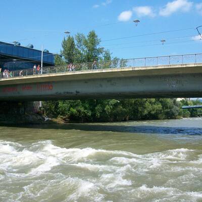 Der Mann aus Afghanistan wird in den Fluten der Mur vermisst. 