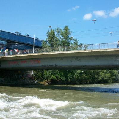 Der Mann aus Afghanistan wird in den Fluten der Mur vermisst. 