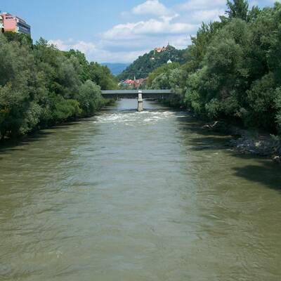 Der Mann aus Afghanistan wird in den Fluten der Mur vermisst. 