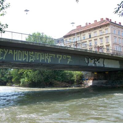 Der Mann aus Afghanistan wird in den Fluten der Mur vermisst. 