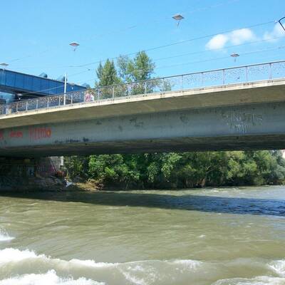 Der Mann aus Afghanistan wird in den Fluten der Mur vermisst. 