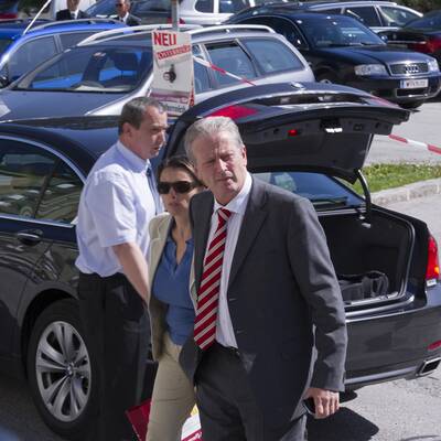 Erste Pressekonferenz Montagmittag