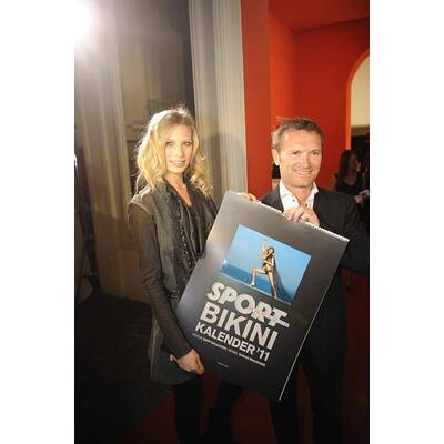 Schweini-Freundin Sarah Brandner im Sportmagazin-Kalender