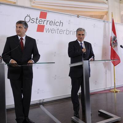 Erste Pressekonferenz Montagmittag