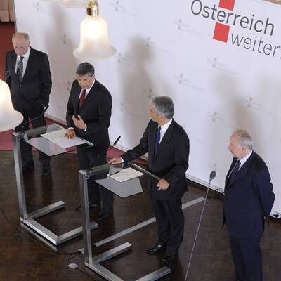 Erste Pressekonferenz Montagmittag