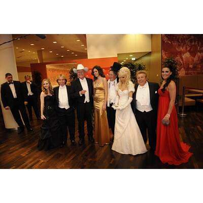 Opernball 2011: Jacqueline Lugner, Helmut Werner, Larry Hagman, Ruby Rubacuori, Richard Lugner, Katzi, Zachi Noy