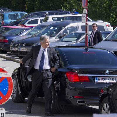Erste Pressekonferenz Montagmittag