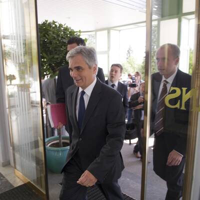 Erste Pressekonferenz Montagmittag