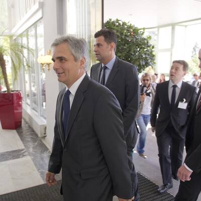 Erste Pressekonferenz Montagmittag