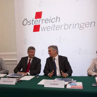 Erste Pressekonferenz Montagmittag