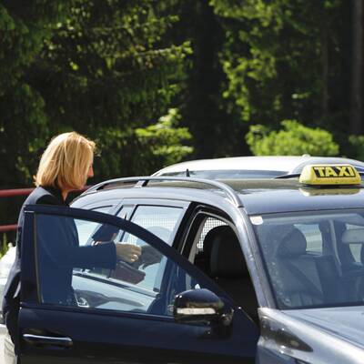 Erste Pressekonferenz Montagmittag