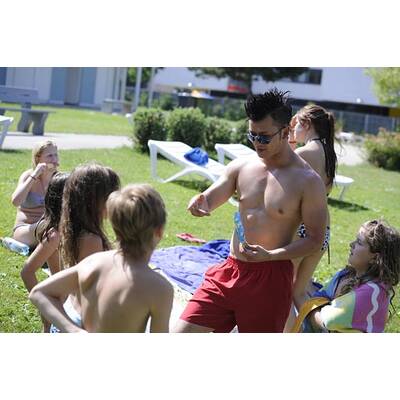 Lukas Plöchl als Bädertester