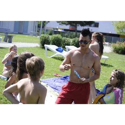 Lukas Plöchl als Bädertester