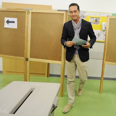 H.C. Strache (FPÖ) im Wahllokal
