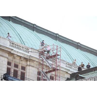 Tom Cruise: Irrer Stunt an der Fassade der Wiener Staatsoper