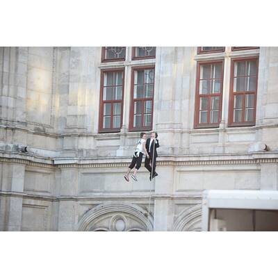 Tom Cruise: Irrer Stunt an der Fassade der Wiener Staatsoper
