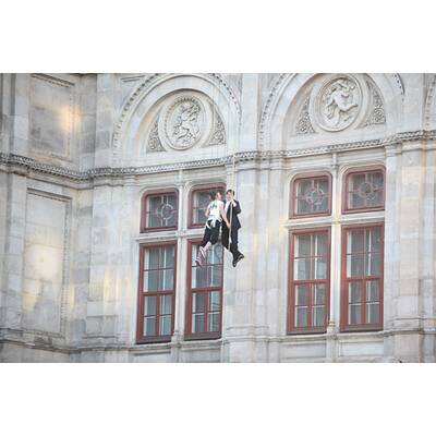 Tom Cruise: Irrer Stunt an der Fassade der Wiener Staatsoper