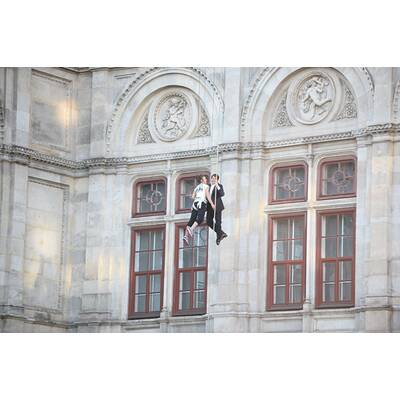 Tom Cruise: Irrer Stunt an der Fassade der Wiener Staatsoper