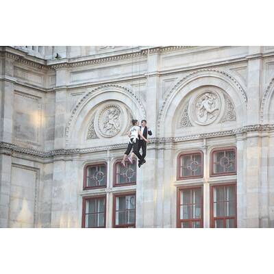Tom Cruise: Irrer Stunt an der Fassade der Wiener Staatsoper