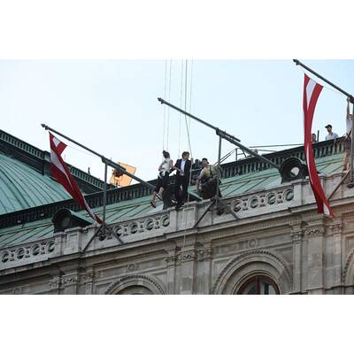 Tom Cruise: Irrer Stunt an der Fassade der Wiener Staatsoper