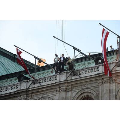 Tom Cruise: Irrer Stunt an der Fassade der Wiener Staatsoper