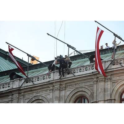 Tom Cruise: Irrer Stunt an der Fassade der Wiener Staatsoper