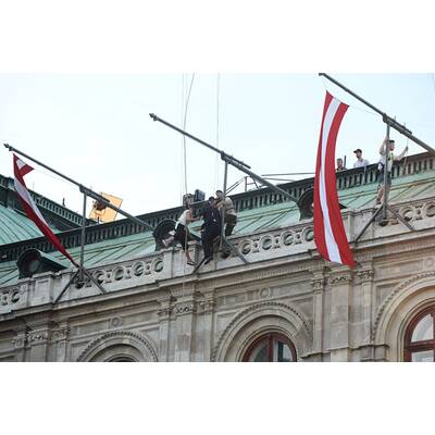 Tom Cruise: Irrer Stunt an der Fassade der Wiener Staatsoper