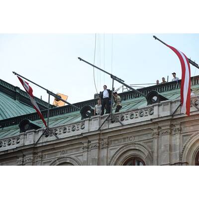Tom Cruise: Irrer Stunt an der Fassade der Wiener Staatsoper