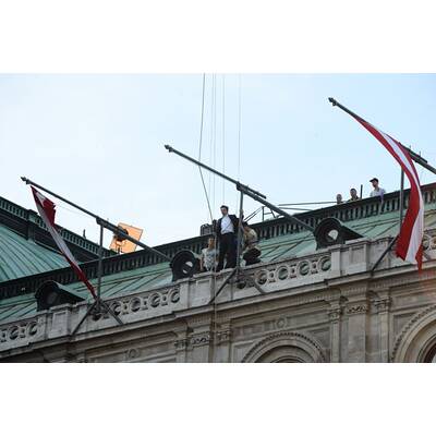 Tom Cruise: Irrer Stunt an der Fassade der Wiener Staatsoper