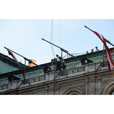 Tom Cruise: Irrer Stunt an der Fassade der Wiener Staatsoper