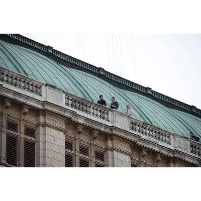 Tom Cruise: Irrer Stunt an der Fassade der Wiener Staatsoper