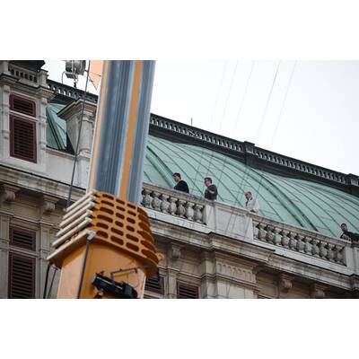 Tom Cruise: Irrer Stunt an der Fassade der Wiener Staatsoper