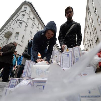 Aktivisten stapelten Zucker vor Lokal