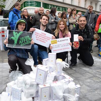 Aktivisten stapelten Zucker vor Lokal