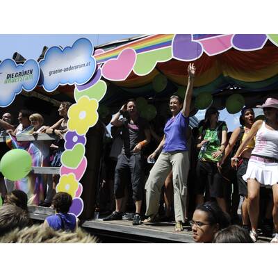 Tausende feiern Homosexuellen- und Transgender-Demo.