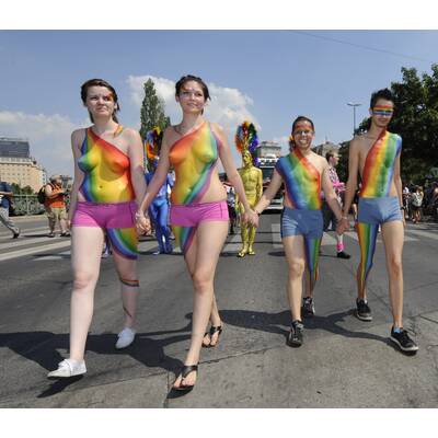 Tausende feiern Homosexuellen- und Transgender-Demo.