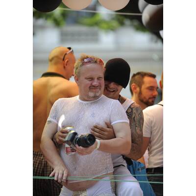 Tausende feiern Homosexuellen- und Transgender-Demo.