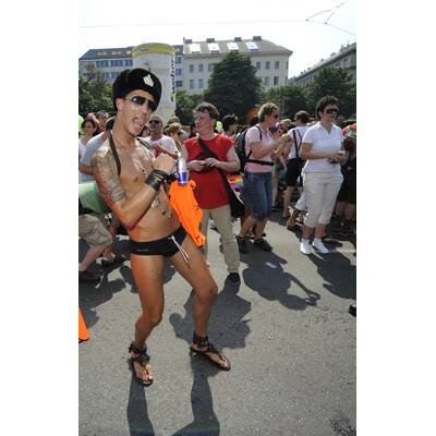 Tausende feiern Homosexuellen- und Transgender-Demo.