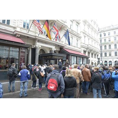 Jusnin Bieber Fans belagern Hotel Sacher