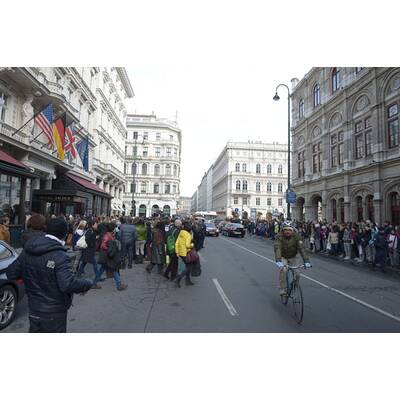 Jusnin Bieber Fans belagern Hotel Sacher